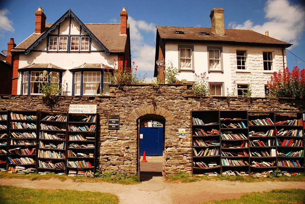 The Honest Bookshop in Hay on Wye, Wales. Creative Commons image by Nexxo