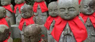 Japanese sculptures in red scarves, photo cc Pxhere